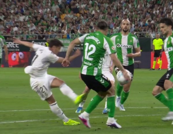 实盘配资 皇马电台怒批：巴萨发挥糟糕能轻松获点，皇马100%点球却被漏判